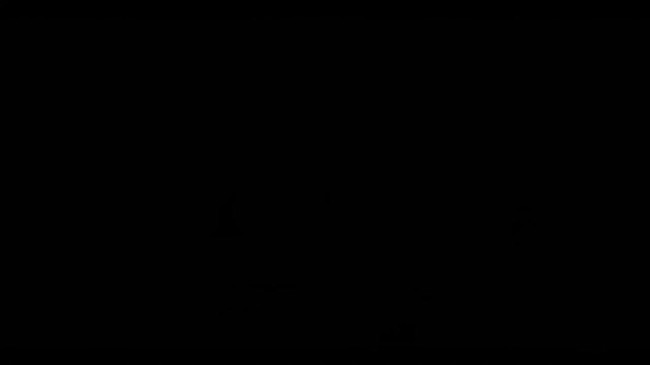 Курит красиво сигарету и делает минет парню